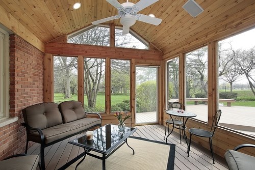 7 Ways on How to Winterize a Screened-In Porch